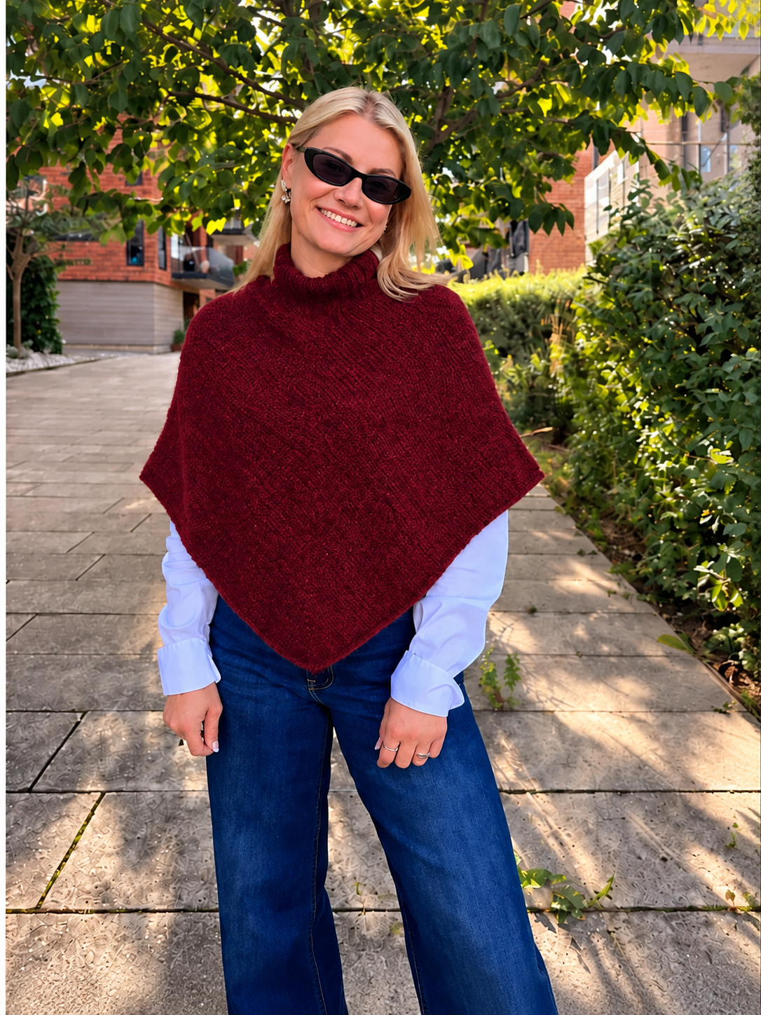 Emilie Poncho Mørk Rød